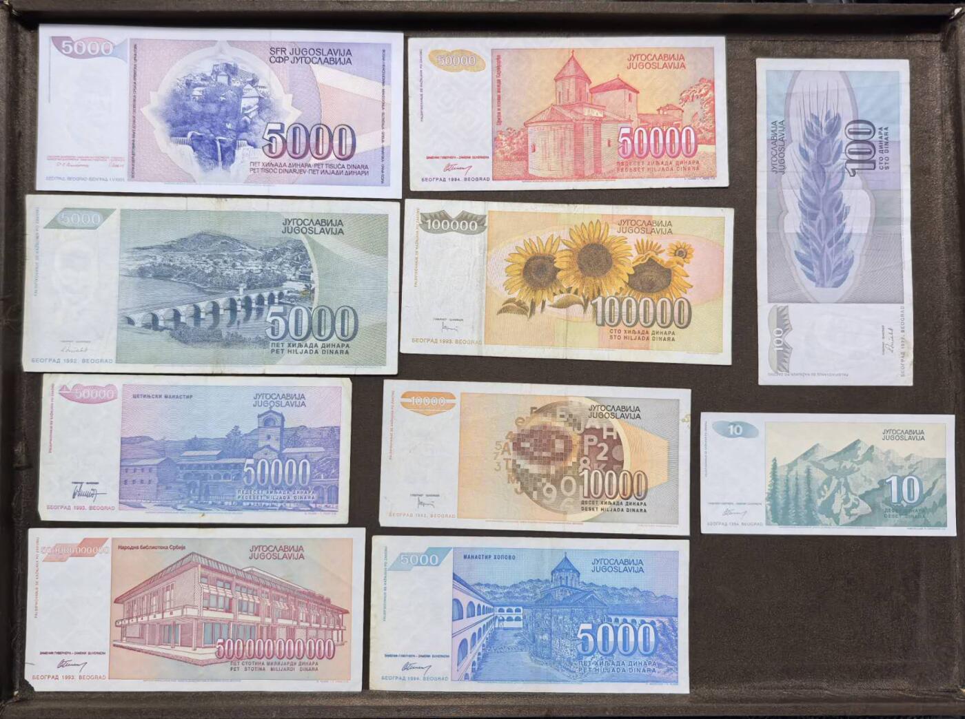 北京马甸外国币专卖第146期，外国纸币币专场，陆续上拍，欢迎关注 早期南斯拉夫纸币10张，品相：仅铁托1张为全新（左上角），5千亿角有缺，其它7品左右