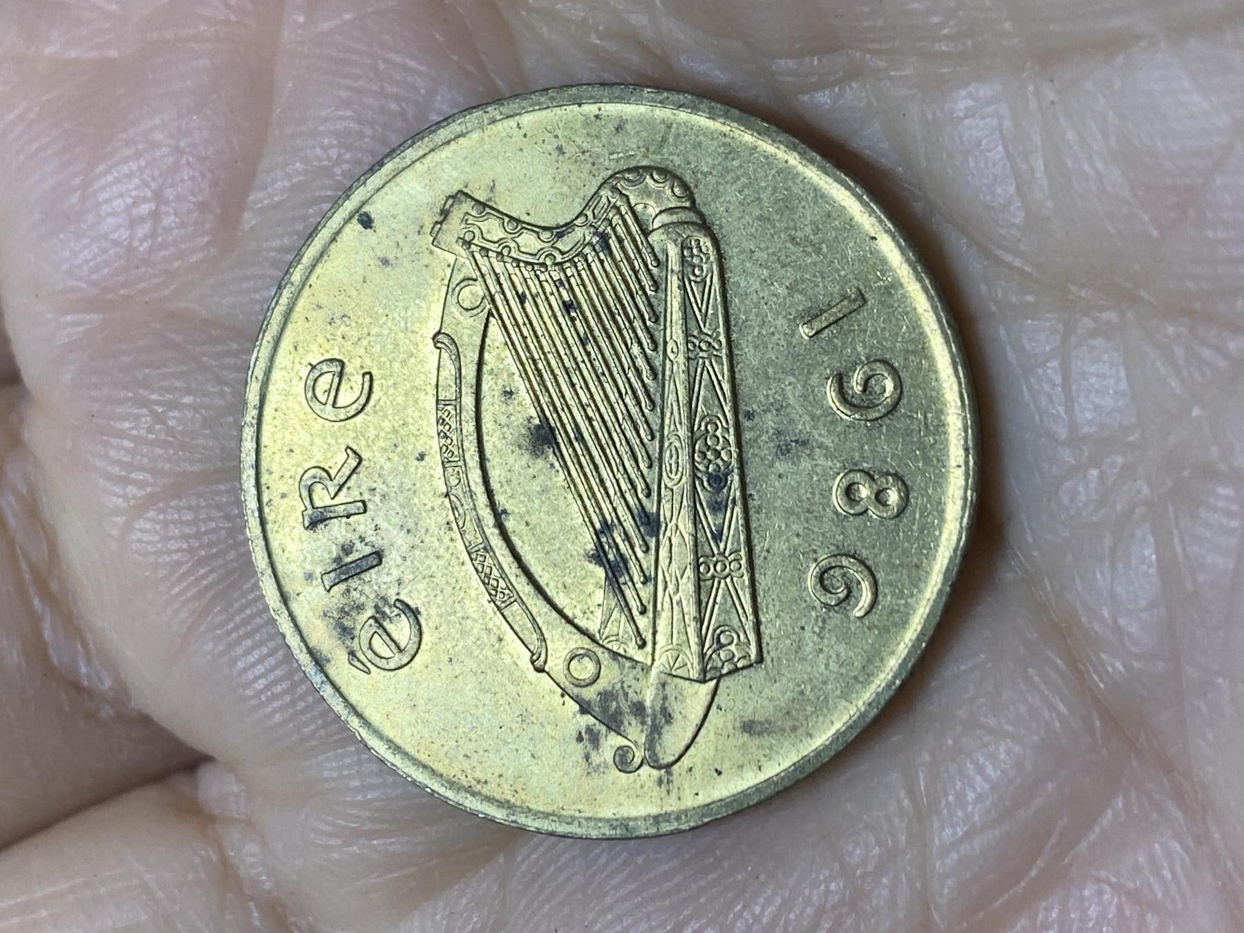 2025年第一百二十一场(总第一百四十七场）外国好品散币(免佣金) 爱尔兰🇮🇪1986年20便士(共和国时期第二套)