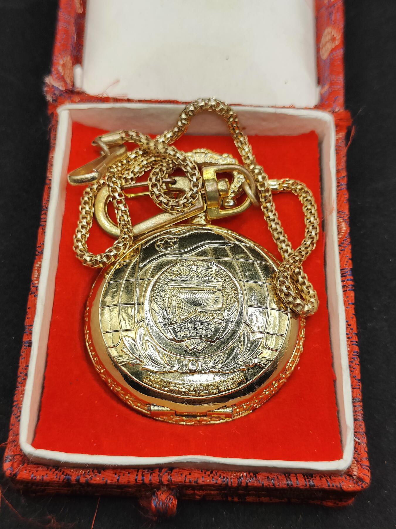 0元起拍勋章 第307期 咸鱼国勋章拍卖专场 11月5日（周三）下午6：00开始 朝鲜纪念怀表带盒 机械表 可运行