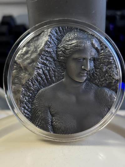 第180期拍卖【长期征集拍品】【北京币展专场】 - 纽埃2023年雕塑系列2维纳斯2盎司高浮雕仿古银币,999银，发行500枚