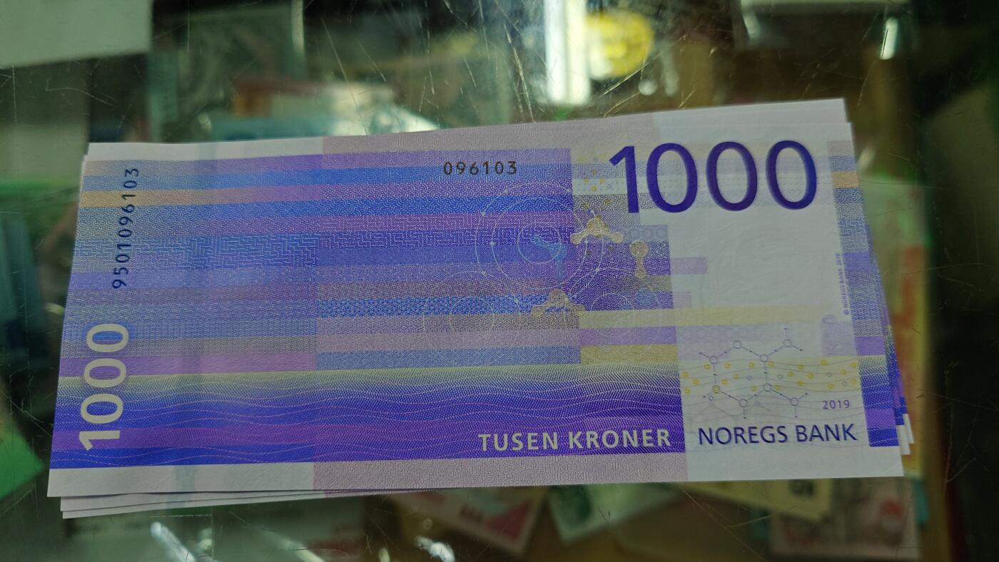 世界钱币～微拍第212期暨2025年第52期  部分库存清仓选号 2019年挪威1000克朗 全新绝品无47尾号103（13张已售10张，，最后只剩这三张）
