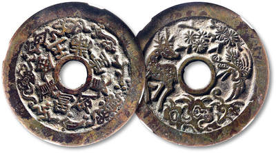 泓盛2025年秋季拍卖会 古泉 - 清“长命富贵·金玉满堂”背“鹤鹿同春”花钱一枚，直径：46.1mm，铸造精美，图文立体饱满，包浆温润，品相上佳，GBCA 美88（1119442570）