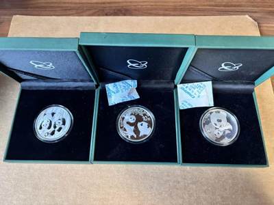 【Blue Auction】世界纸币精拍第745期——18级TOP拍卖/信誉/品质/专业/高效💫 - 【一组3枚 第一组】熊猫银币MS品相裸币 全部带金总原装盒子