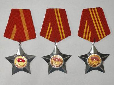 韵星假日精品2025秋季军品类拍卖会-- Rimey Holidays Boutique 2025 Autumn Militaria Sale - 越南社会主义共和国光荣战士勋章（一二三级一组）