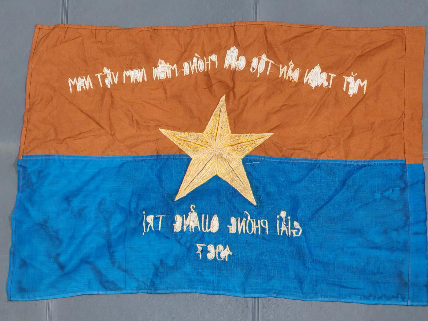 韵星假日精品2025秋季军品类拍卖会-- Rimey Holidays Boutique 2025 Autumn Militaria Sale 越南南方共和国（越共）战时纪念国旗“解放广治”