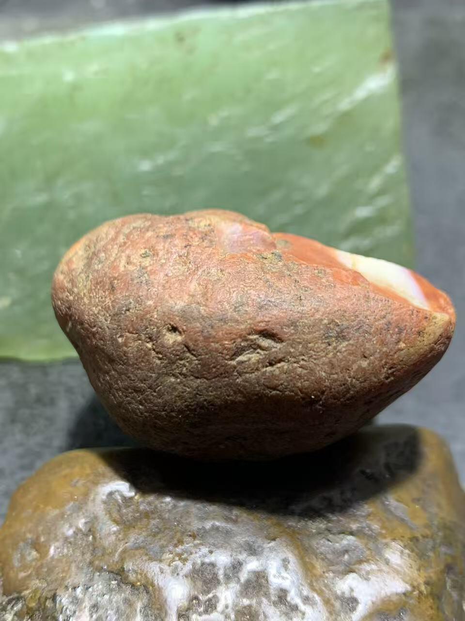 精美红皮开窗料红白千层纹南红玛瑙原石一颗，