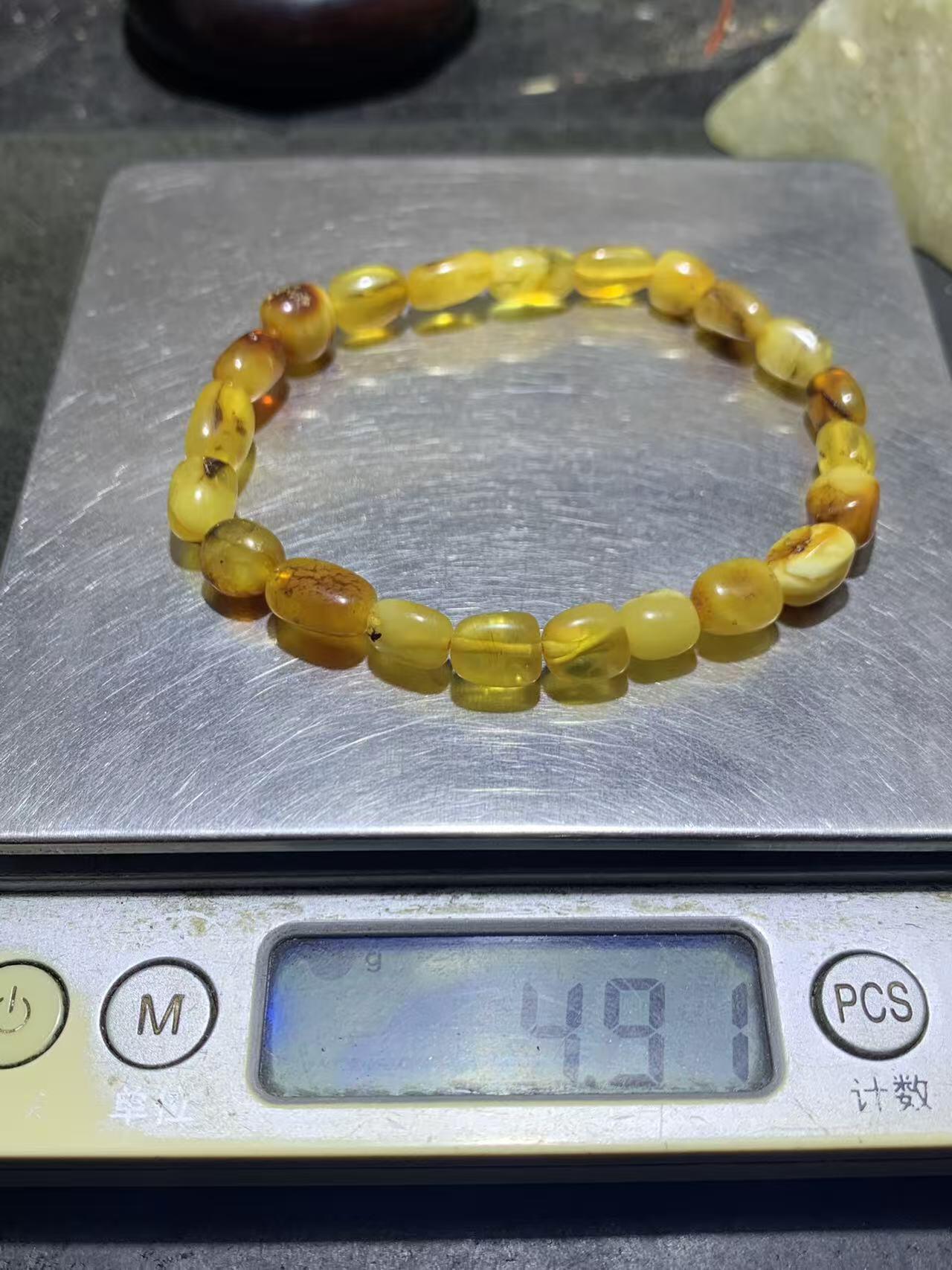 天然蜜蜡随形手串1条！