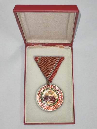 韵星假日精品2025秋季军品类拍卖会-- Rimey Holidays Boutique 2025 Autumn Militaria Sale - 匈牙利人民共和国人民军15年忠诚服务奖章带原盒