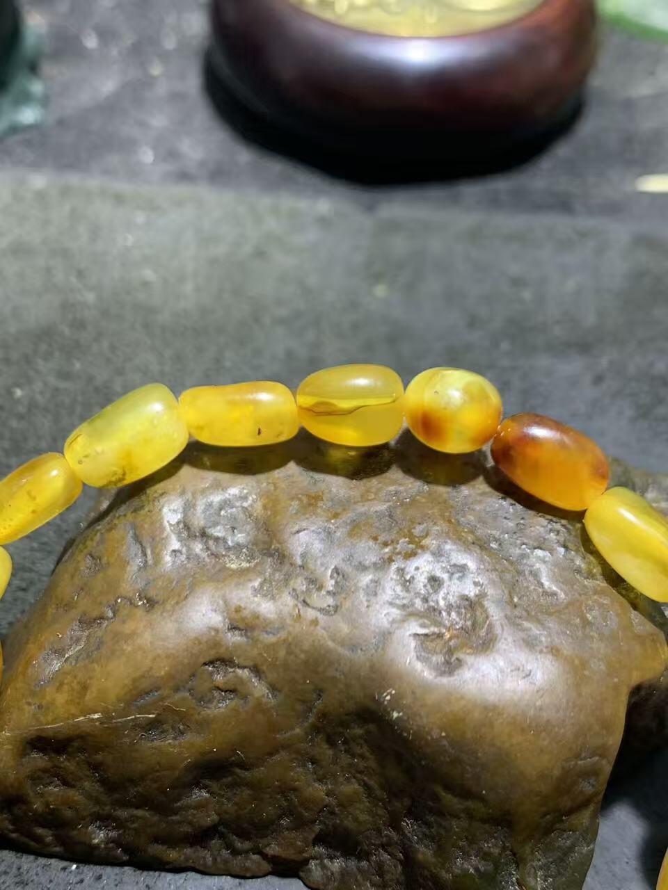 天然蜜蜡随形手串1条！