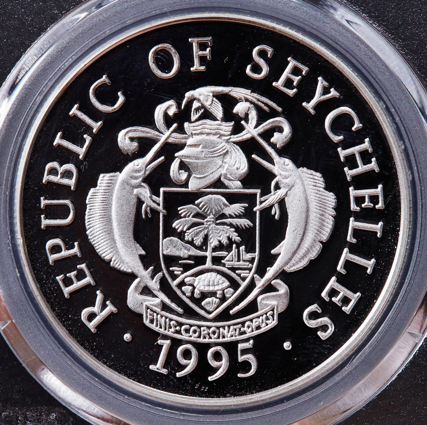 【俄甄集藏】2025年(044)11-12星期三晚 19:30 全场包邮 塞舌尔1995年纪念亚特兰大奥运会-帆板25卢布精制大银币，公博PF70，重31.47克，92.5%银，发行量30000枚