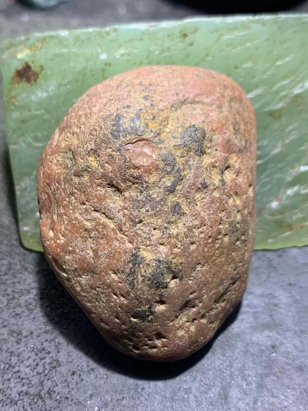 精美红皮开窗料红白千层纹南红玛瑙原石一颗，