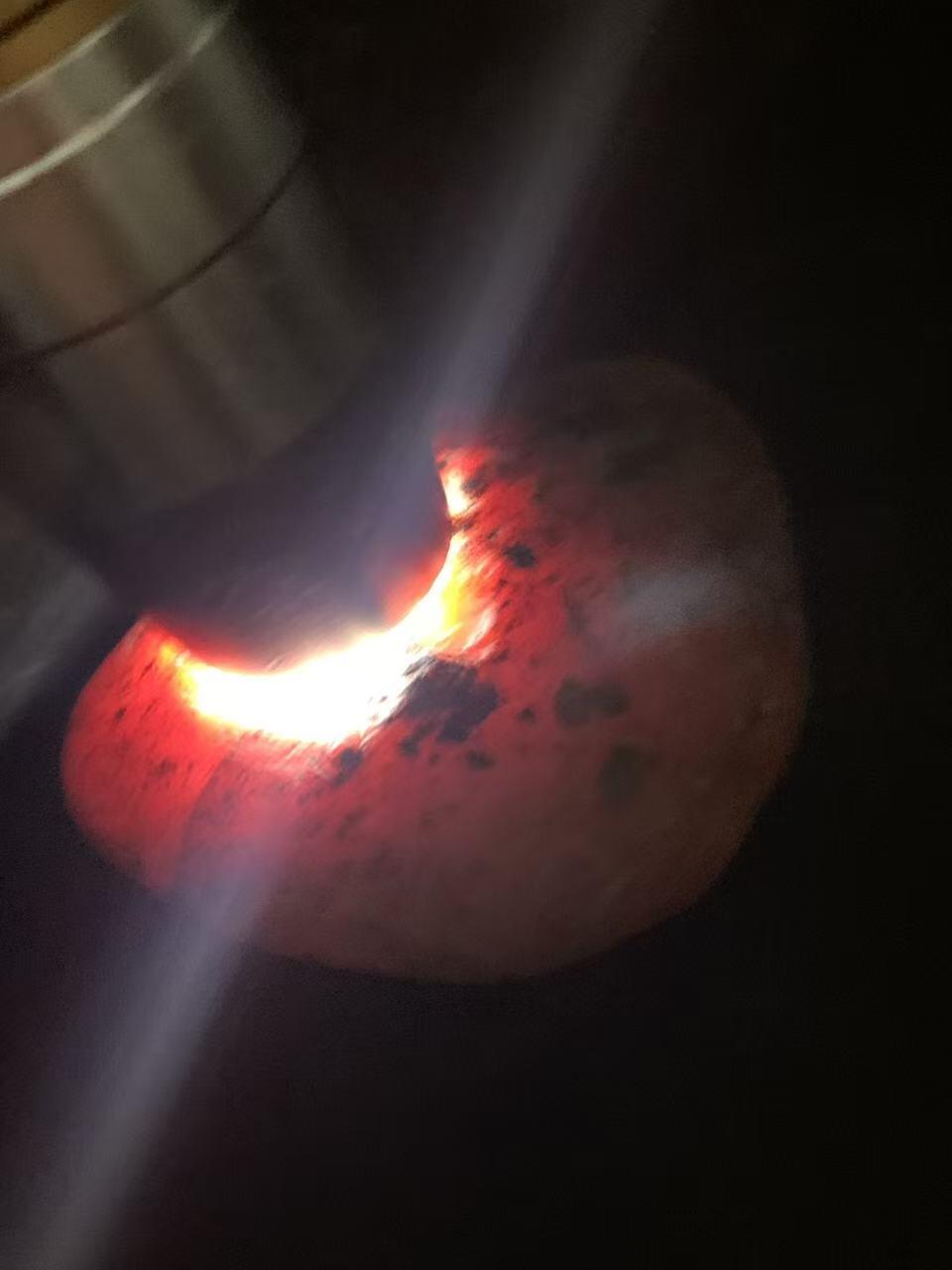 精美红皮开窗料红白千层纹南红玛瑙原石一颗，