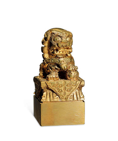 泓盛2025年秋季拍卖会 古泉 - 民国狮子钮铜印章一枚，高：55mm，重量：202.3g，未刻印文，保存完好