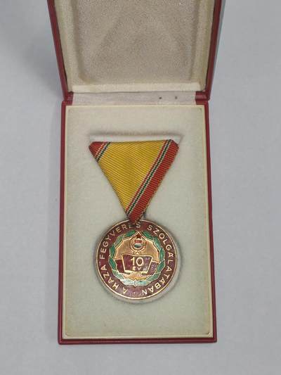 韵星假日精品2025秋季军品类拍卖会-- Rimey Holidays Boutique 2025 Autumn Militaria Sale - 匈牙利人民共和国人民军10年忠诚服务奖章带原盒