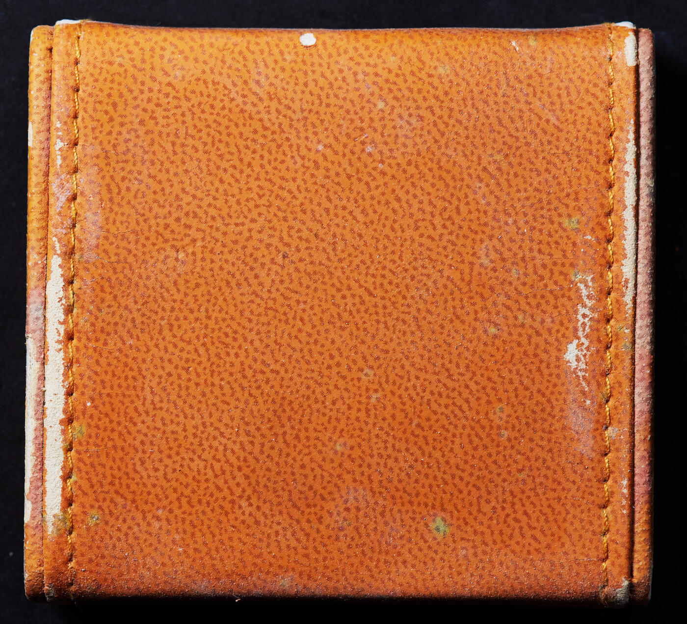 【俄甄集藏】2025年(044)11-12星期三晚 19:30 全场包邮 中国台湾2008年纪念地区领导人就任200元精制大银币，PCGS PR68DC，重31.14克，999银，发行量12万枚，带原盒证书，原盒老化，外皮有脱落现象