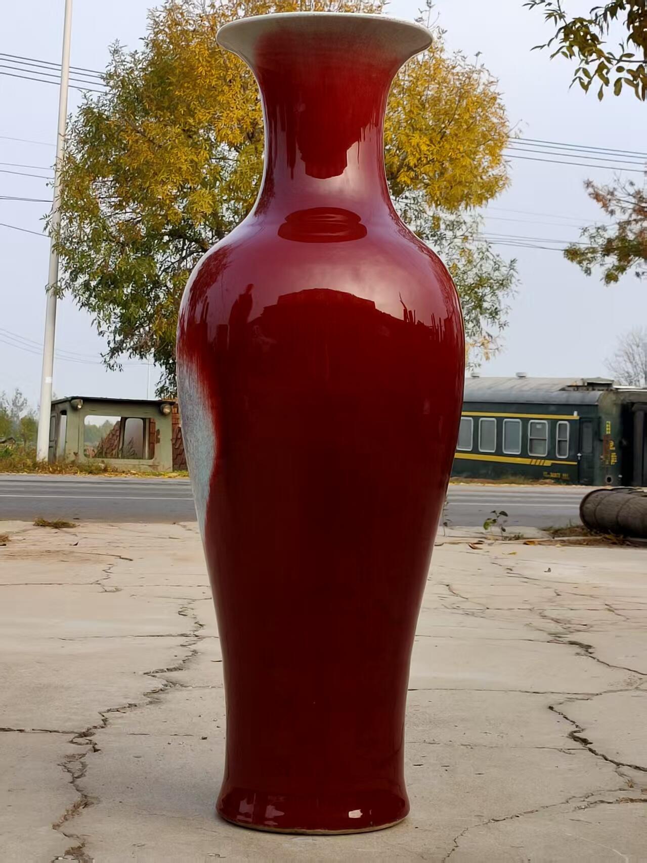 民国时期郎红釉大赏瓶  ，有少许磕碰
