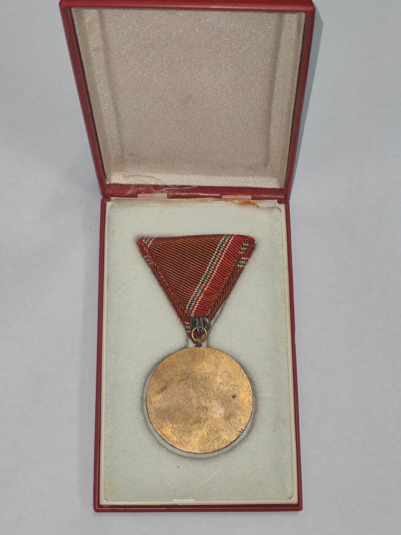 韵星假日精品2025秋季军品类拍卖会-- Rimey Holidays Boutique 2025 Autumn Militaria Sale 匈牙利人民共和国人民军15年忠诚服务奖章带原盒