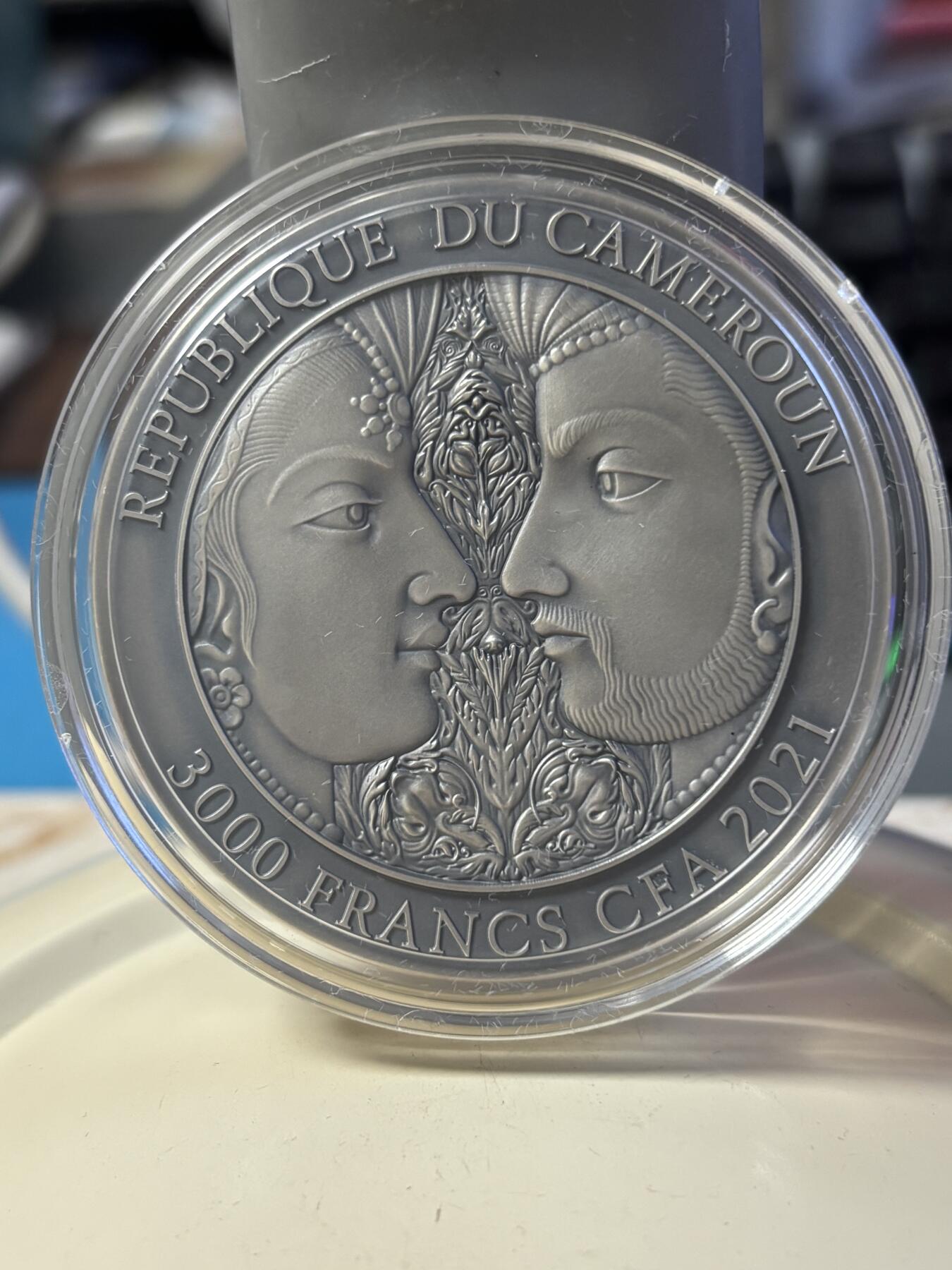 第180期拍卖【长期征集拍品】【北京币展专场】 喀麦隆2021年爱情系列爱经3盎司高浮雕仿古彩银币，999银，发行500枚