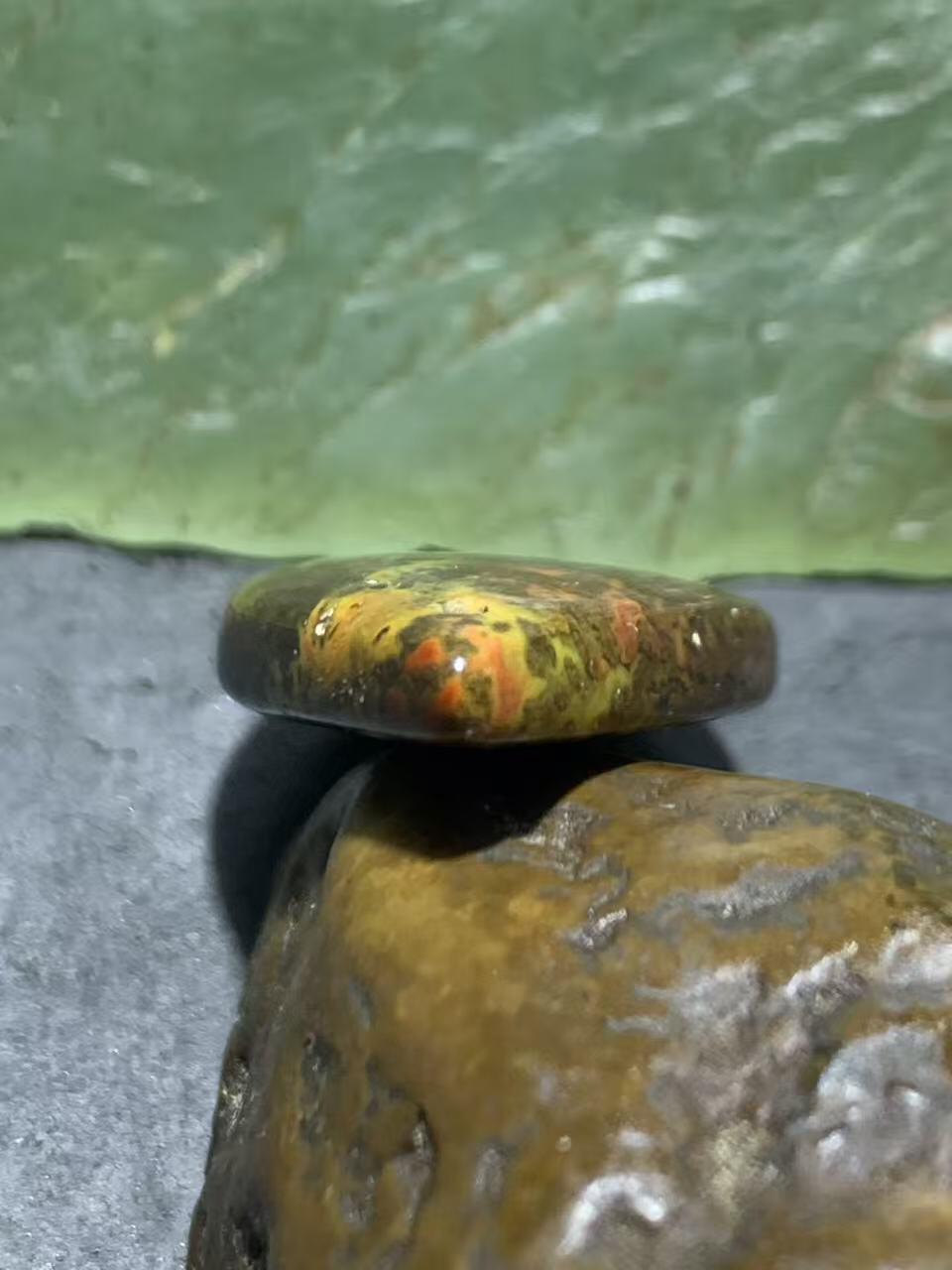 精美高玉化原皮草花纹战国红玛瑙吊坠一个，