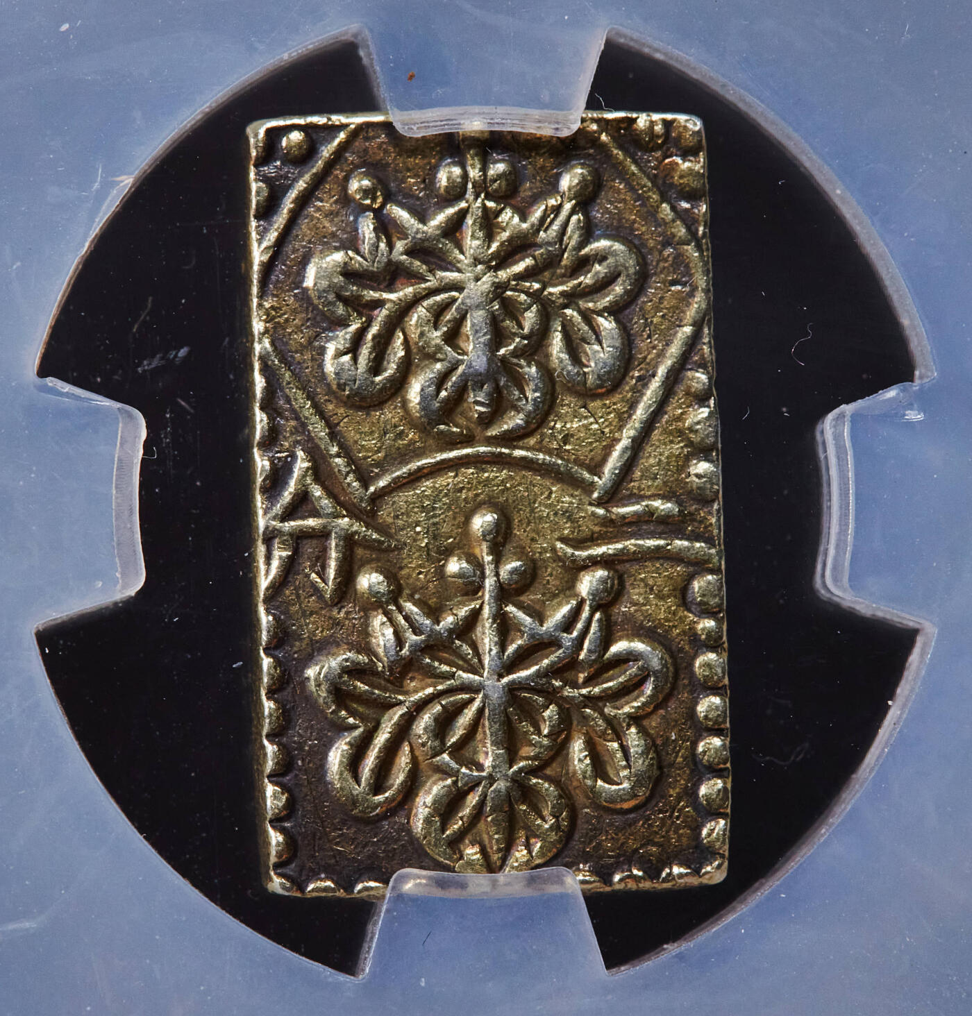 【俄甄集藏】2025年(044)11-12星期三晚 19:30 全场包邮 日本1856-1860年江户幕府时期安政二分金币，信泰 AU58，重5.62克，20.9%金，79.1%银，原味状态