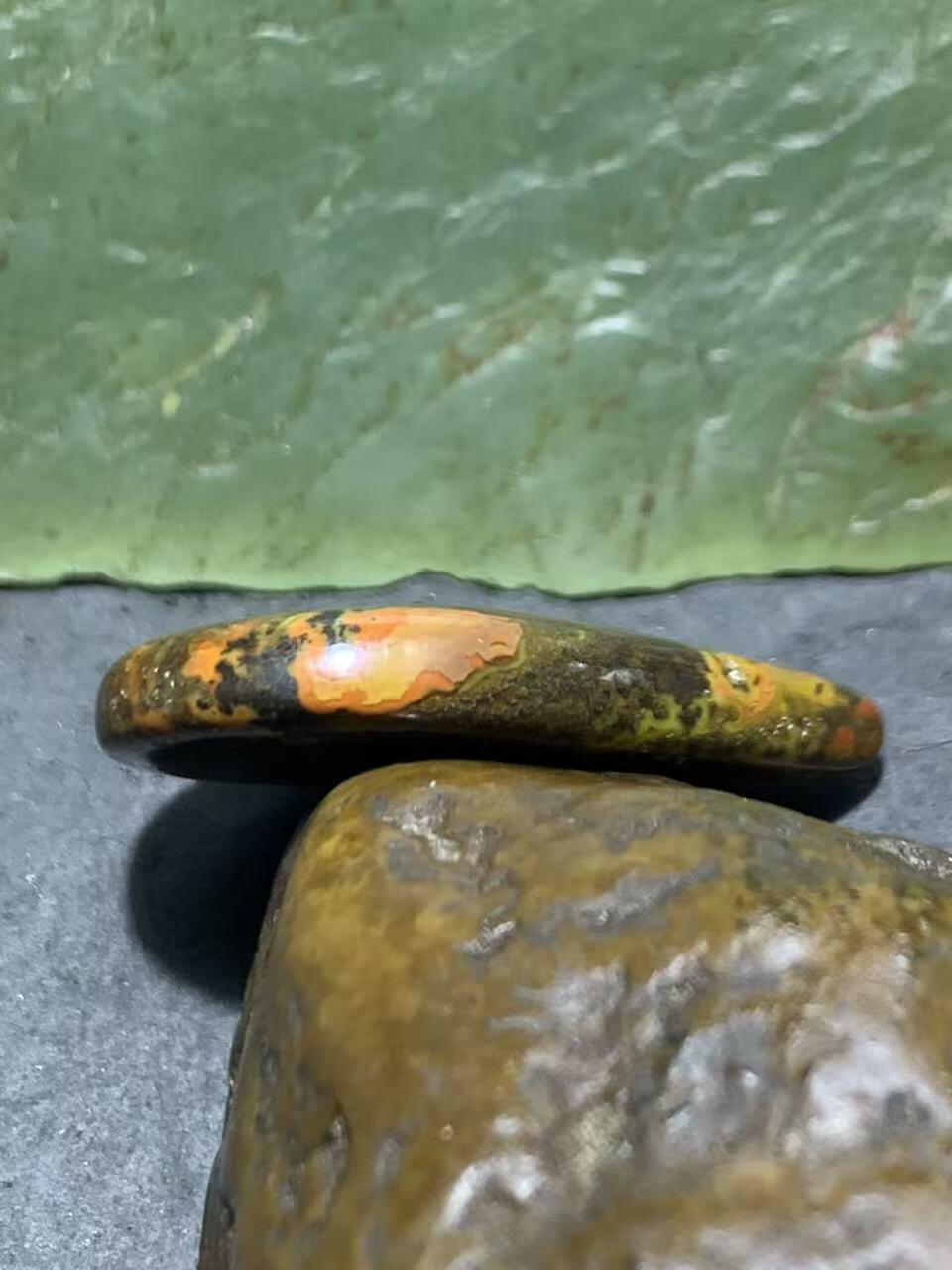 精美高玉化原皮草花纹战国红玛瑙吊坠一个，