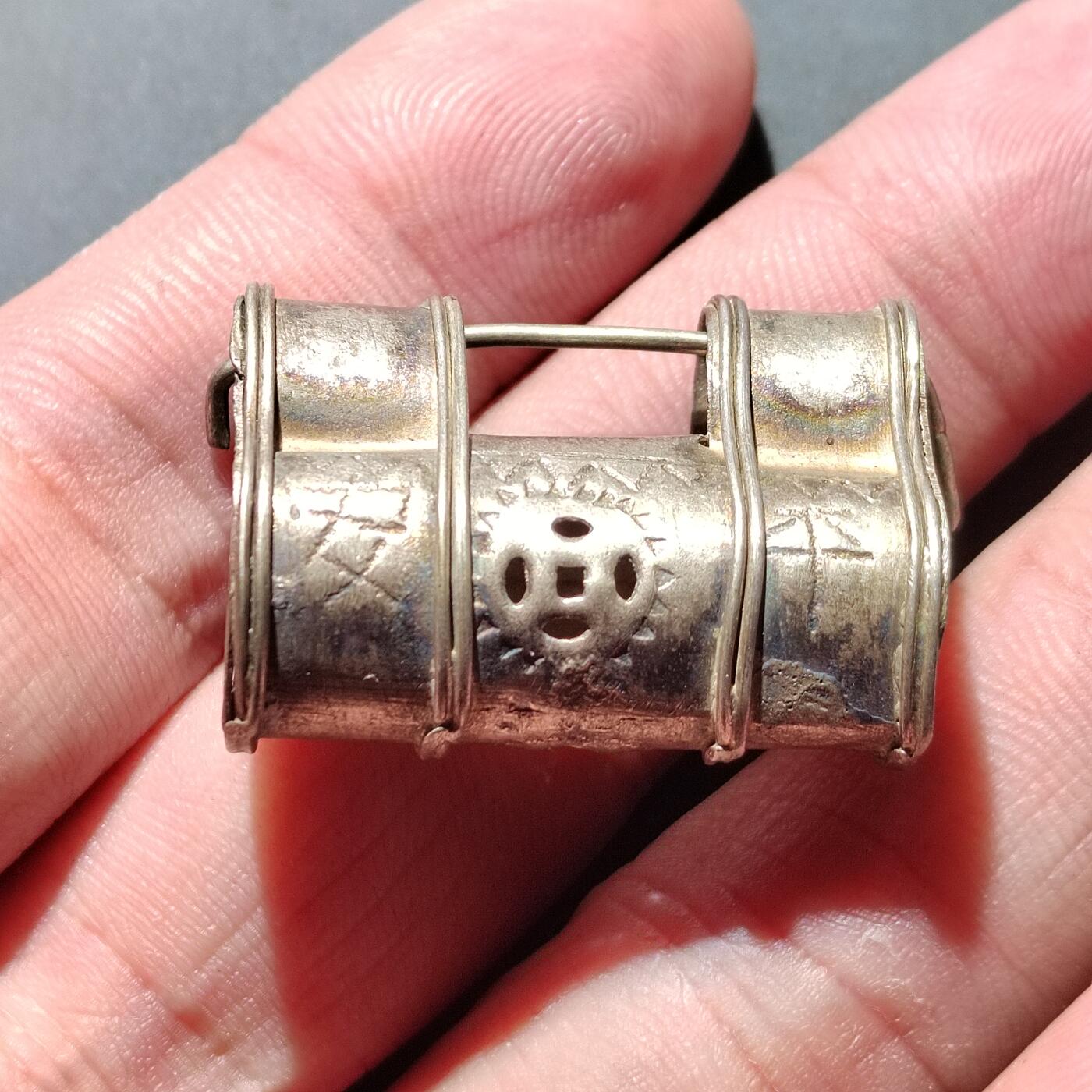 PCAI钱币5-581  各种杂項小专场 空心小银饰