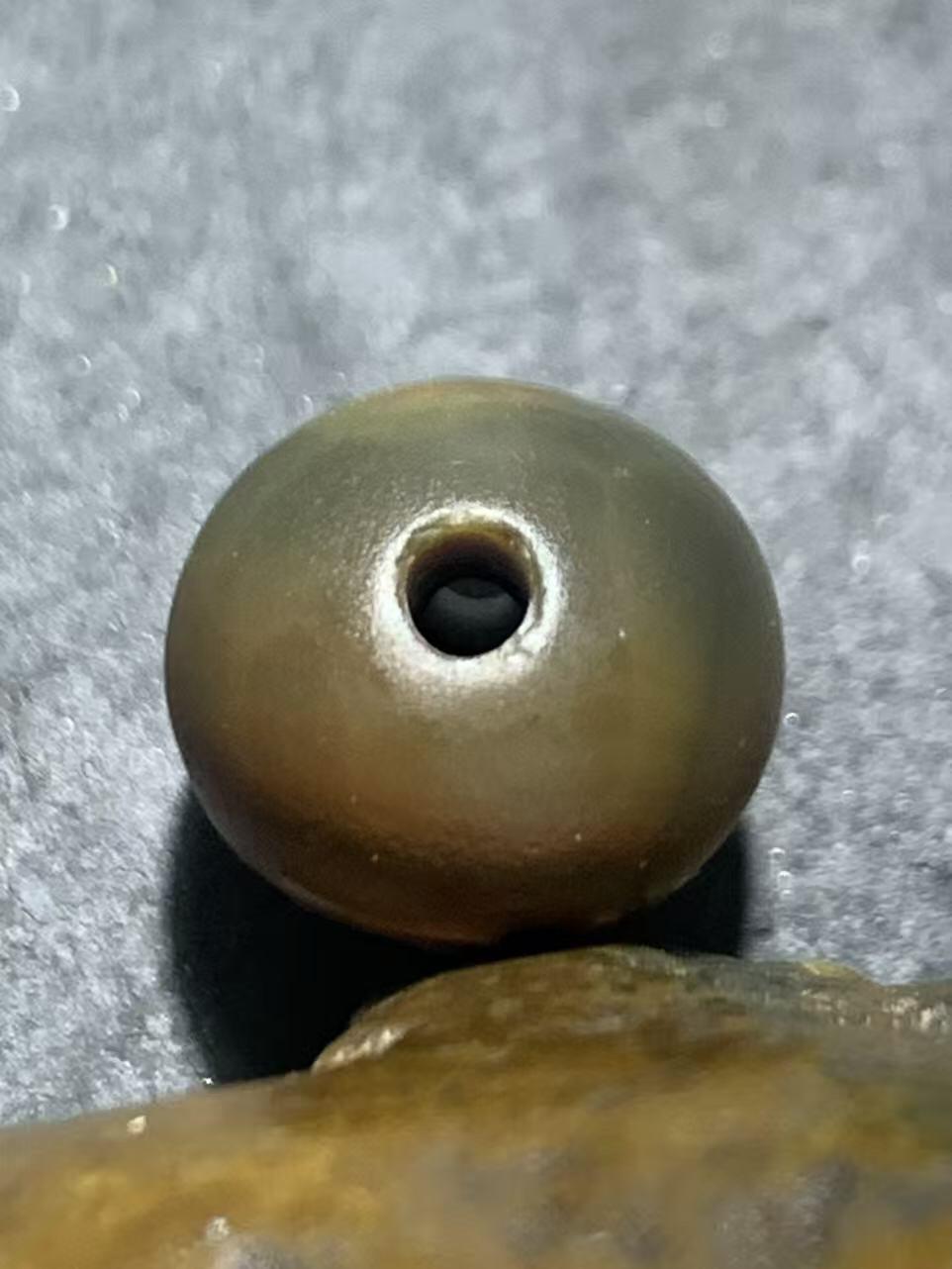 精美亚光风化纹战国红玛瑙手工雕刻悦字随形珠一颗