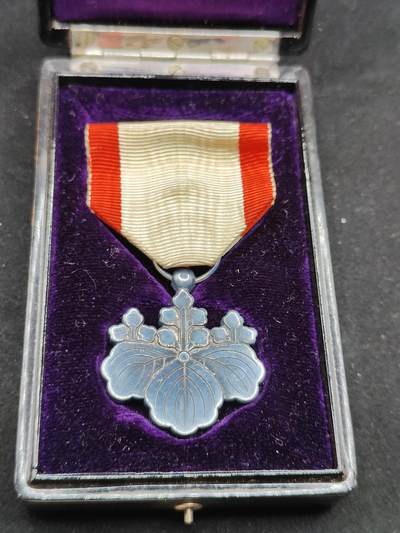 0元起拍勋章 第307期 咸鱼国勋章拍卖专场 11月5日（周三）下午6：00开始 - 日本战时八等白叶章银制带盒