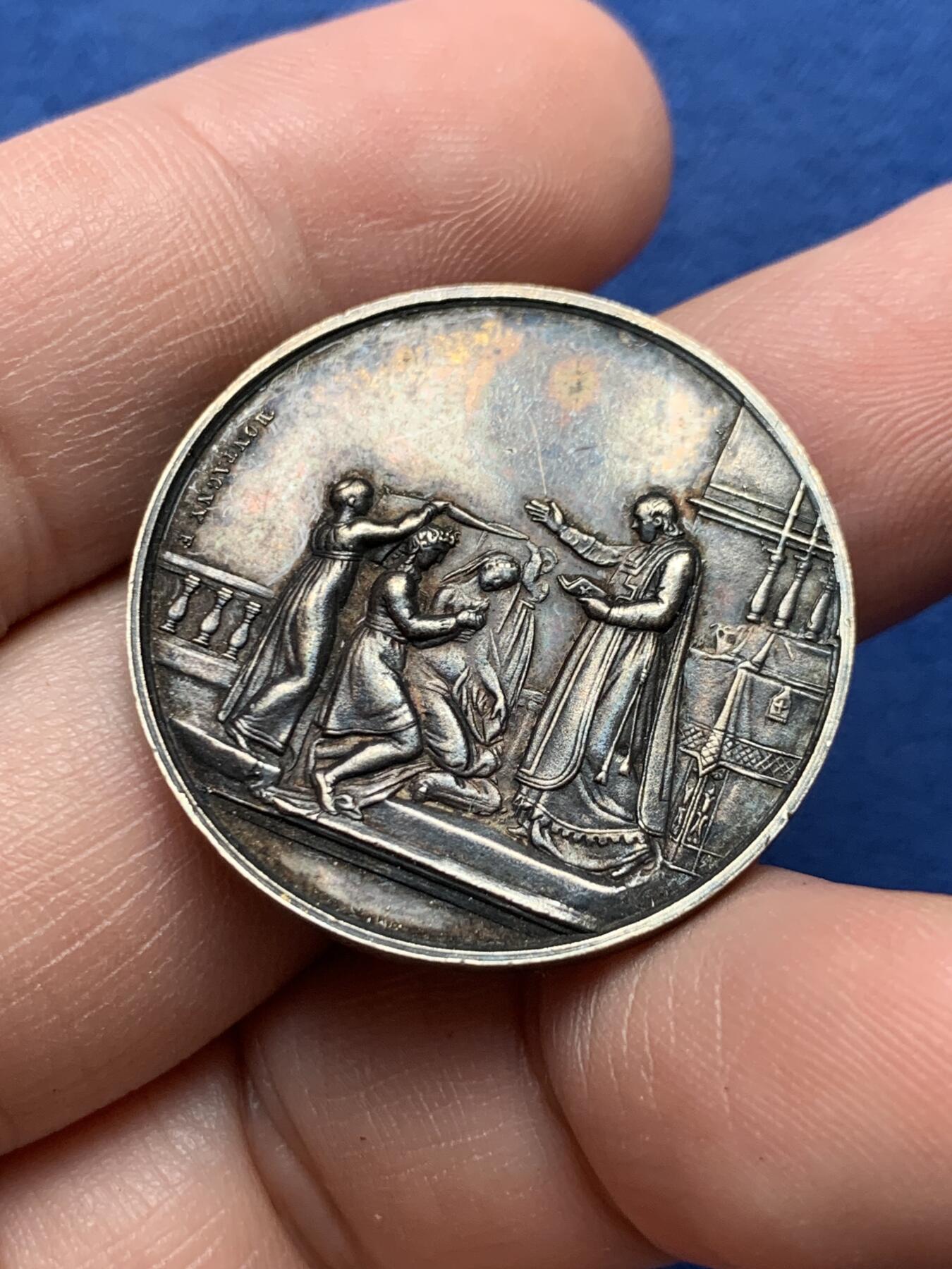 《竞宝斋》第434场 周日，周一2场连拍 （全场包邮） 法国婚礼银章 蜜蜂银标 11.9克 30mm 背面带手工刻字 包浆漂亮