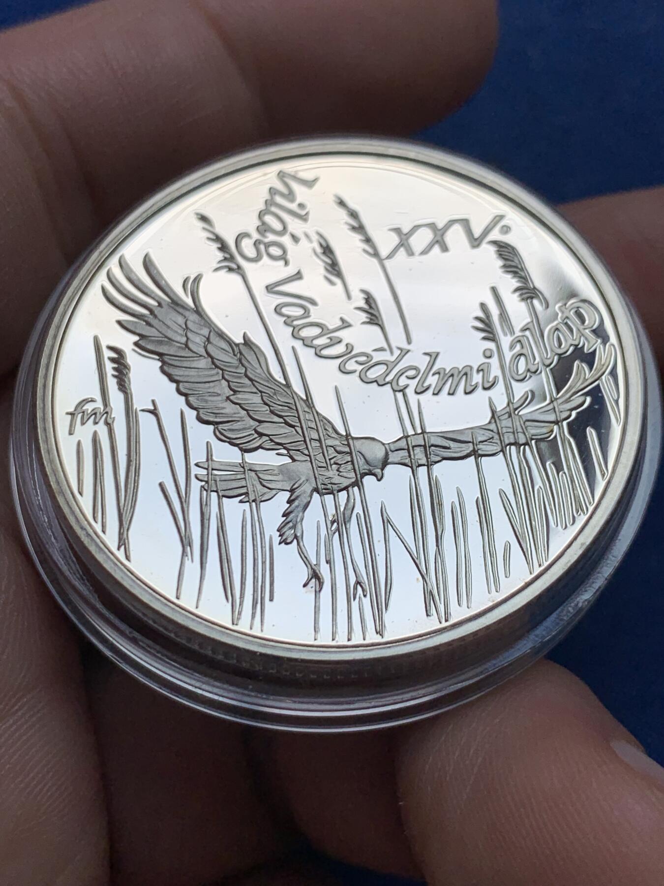 《竞宝斋》第434场 周日，周一2场连拍 （全场包邮） 匈牙利1988年世界自然基金会WWF纪念之苍鹰银币 28g 900银