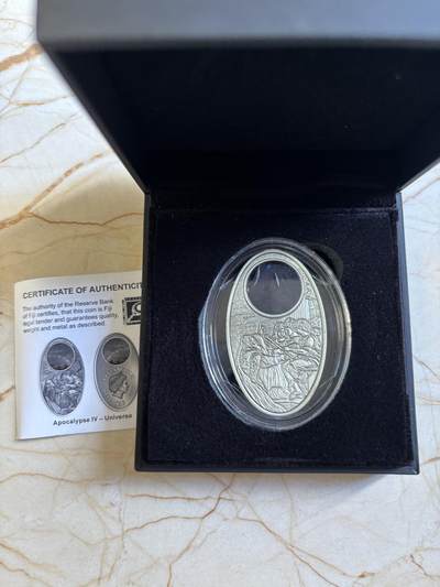 第180期拍卖【长期征集拍品】【北京币展专场】 - 斐济2012年启示录系列椭圆形纪念银币，925银，发行1000枚，镶嵌那里有脱落