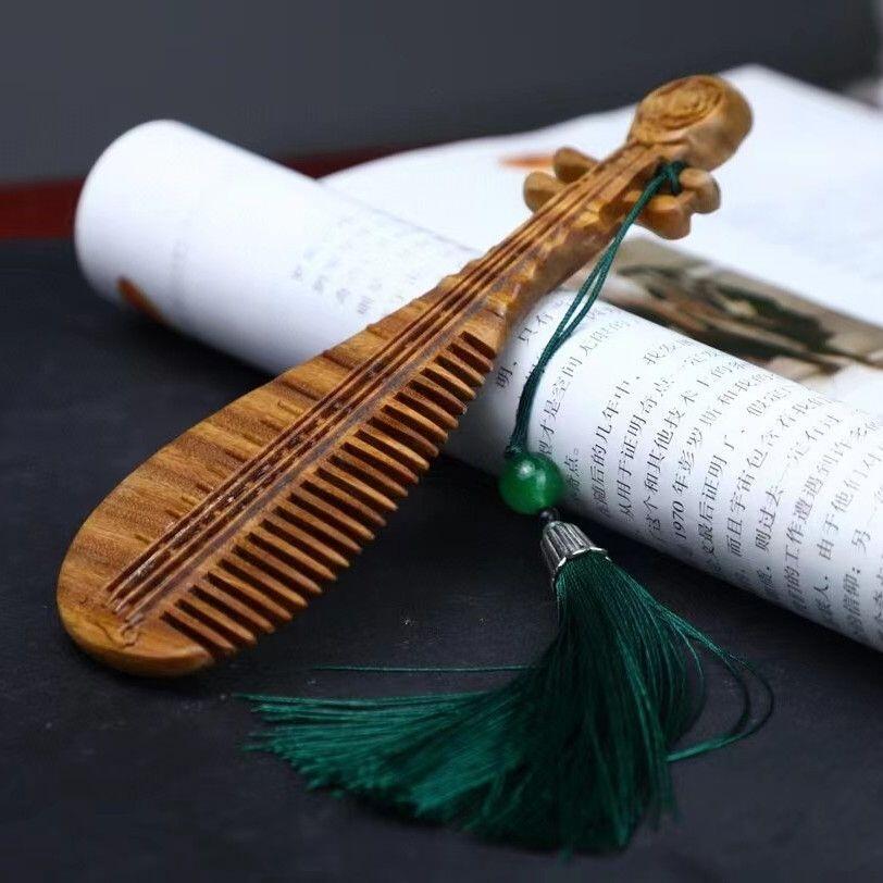 听雨轩（16）木雕 绿檀木琵琶梳雕花木梳 14.5*4.9cm