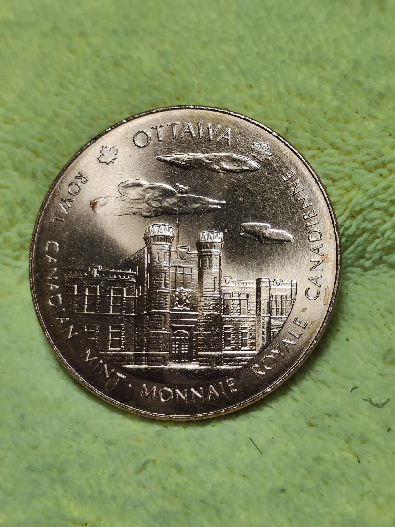 2025年第一百二十一场(总第一百四十七场）外国好品散币(免佣金) 好品–加拿大🇨🇦纪念章(加拿大皇家造币厂造，分别刻画了渥太华和温尼伯两个城市风貌)