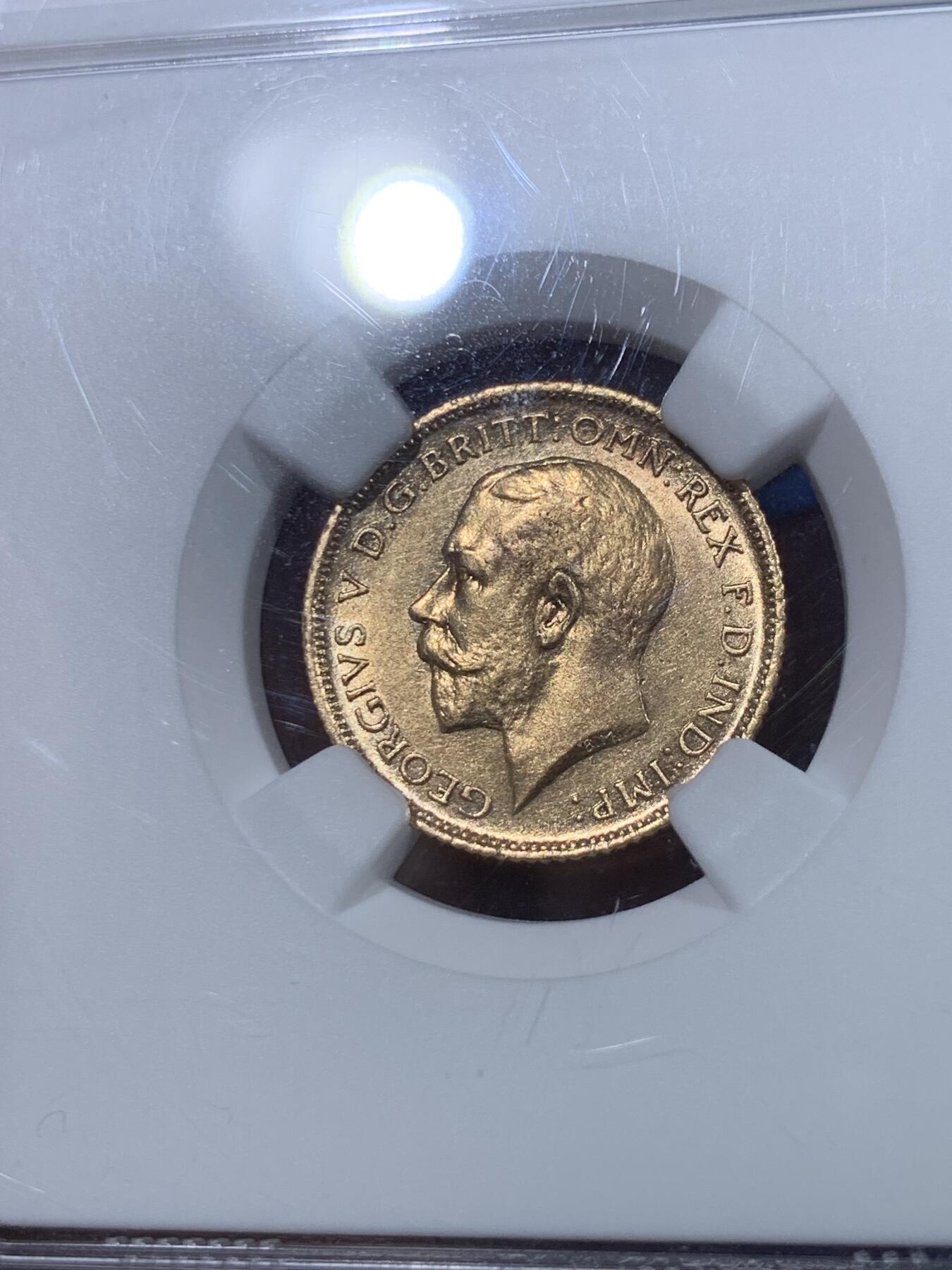 《竞宝斋》第434场 周日，周一2场连拍 （全场包邮） NGC MS61 澳大利亚 1915S 乔治五世 马剑 1/2SOV 金币，917金，3.994克，金价高涨的时候适合入手