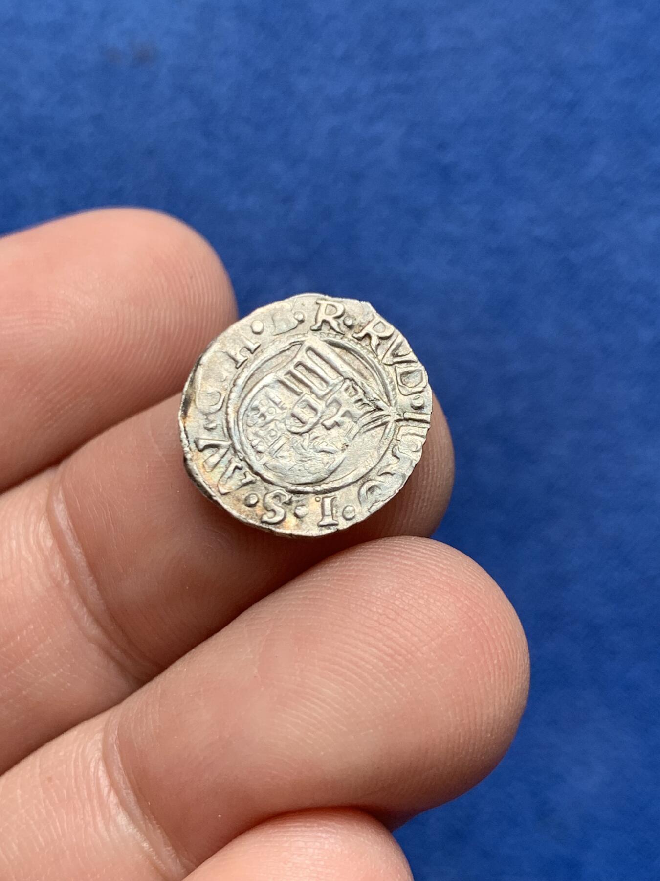 《竞宝斋》第434场 周日，周一2场连拍 （全场包邮） 1580年 神圣罗马帝国鲁道夫二世第纳尔银币  0.51克，UNC原光品相，稀少的皇帝版本，圣母抱婴。