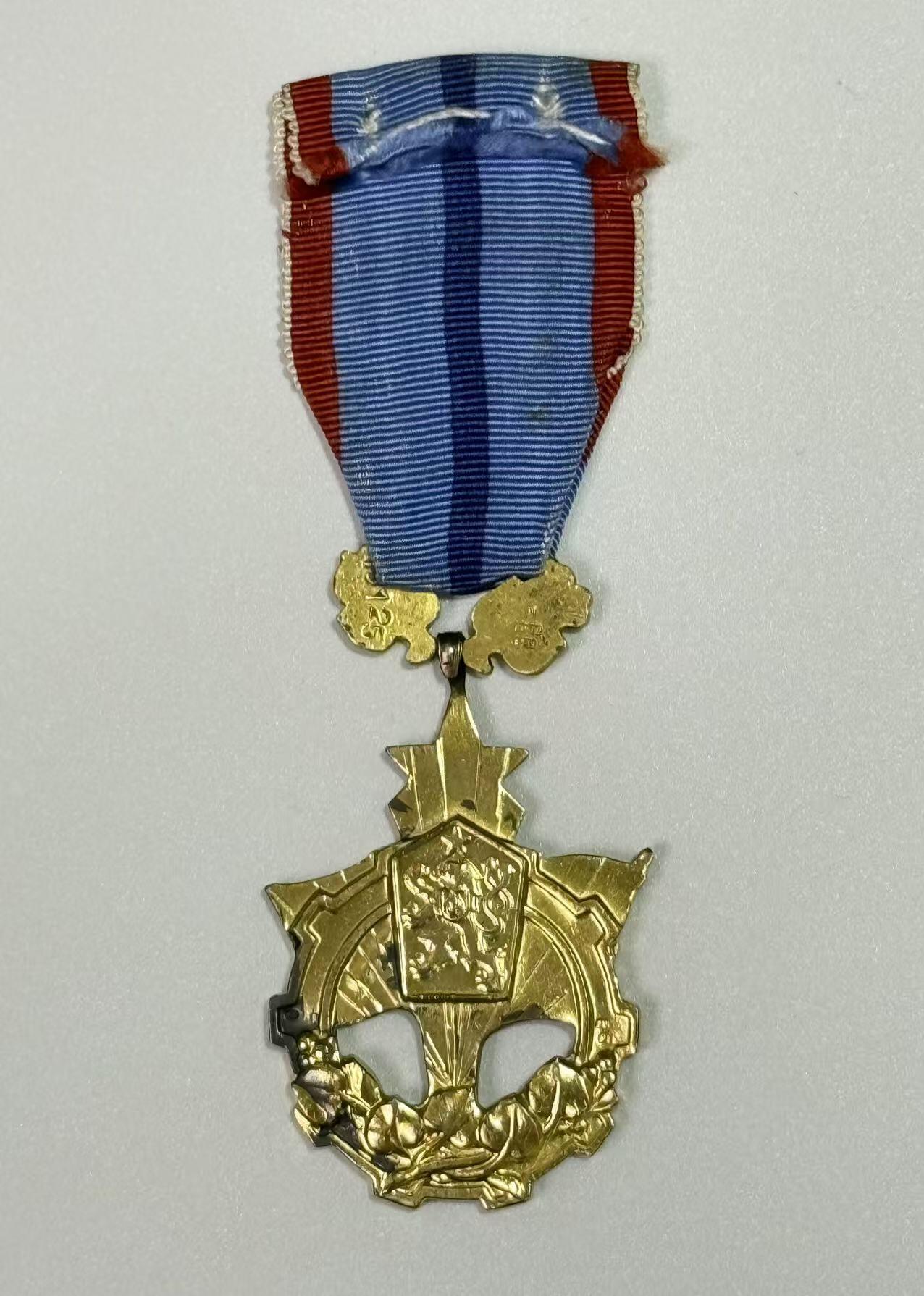 韵星假日精品2025秋季军品类拍卖会-- Rimey Holidays Boutique 2025 Autumn Militaria Sale 捷克斯洛伐克劳动红旗勋章 银镀金 13125号