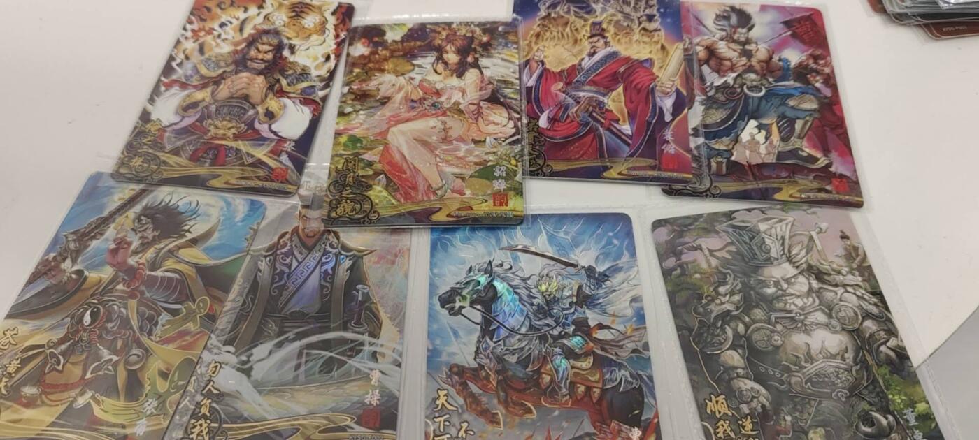 秋原瞳的小店第二十七期（持续收拍，11月秋意正浓，冬欲近，暖心囤卡好时光） 1卡游三国一弹流芳传韵原膜8张，一套齐。原膜品，市面已经很少