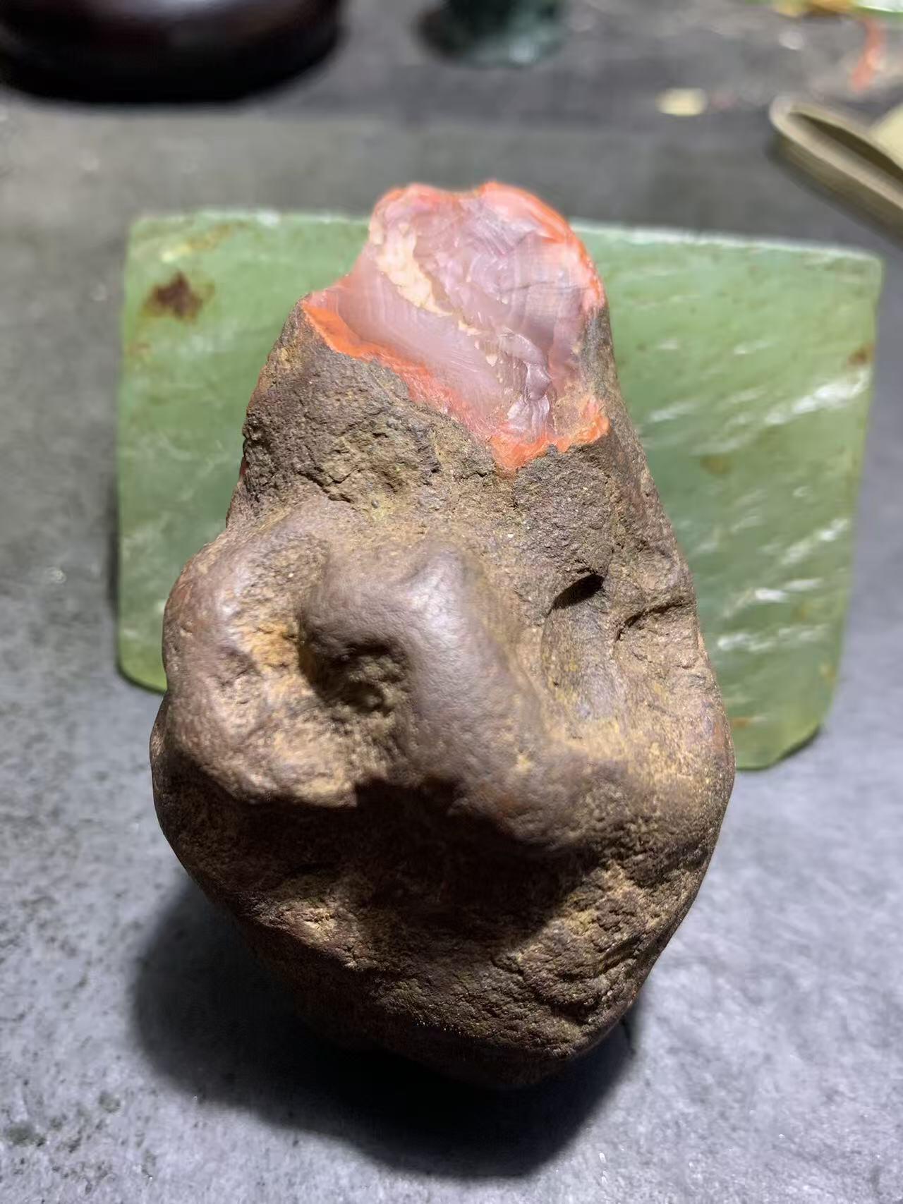 精美铁红皮开窗料荔枝冻南红玛瑙原石一颗，