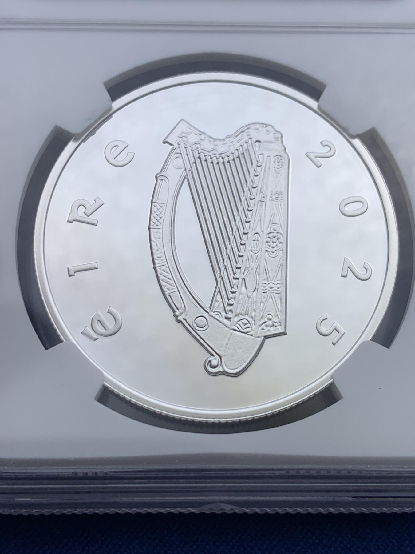 《竞宝斋》第434场 周日，周一2场连拍 （全场包邮） NGC PF68UC 爱尔兰2025年乔治.萧伯纳获得诺贝尔文学奖100周年15欧精制纪念银币（28.28克重，925银，币径38.61MM，发行量3千枚，盒证齐全）