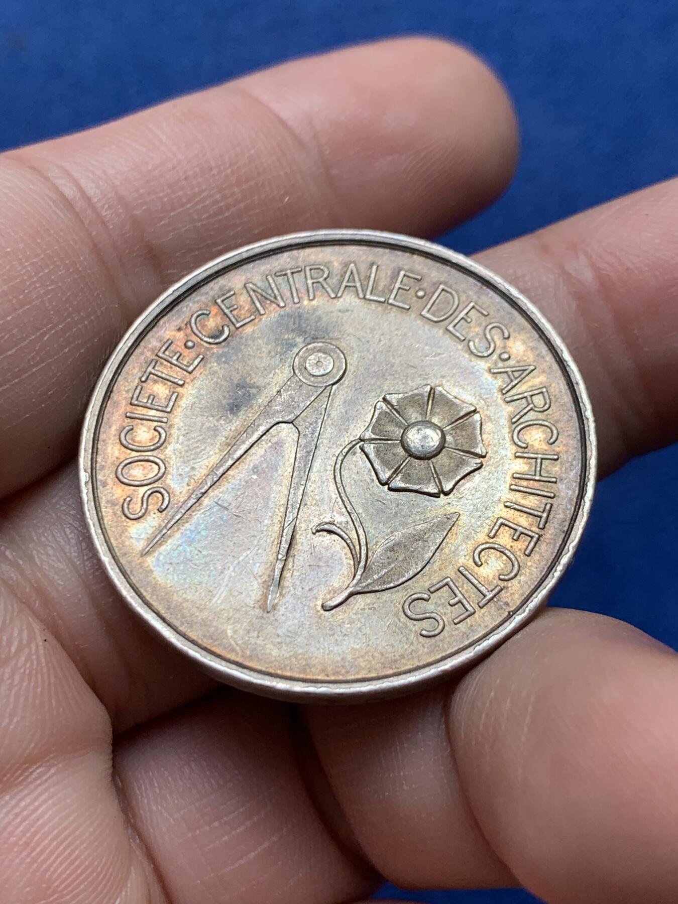 《竞宝斋》第434场 周日，周一2场连拍 （全场包邮） 法国建筑中央协会银代币 33.3mm 15.3g 丰饶角银标