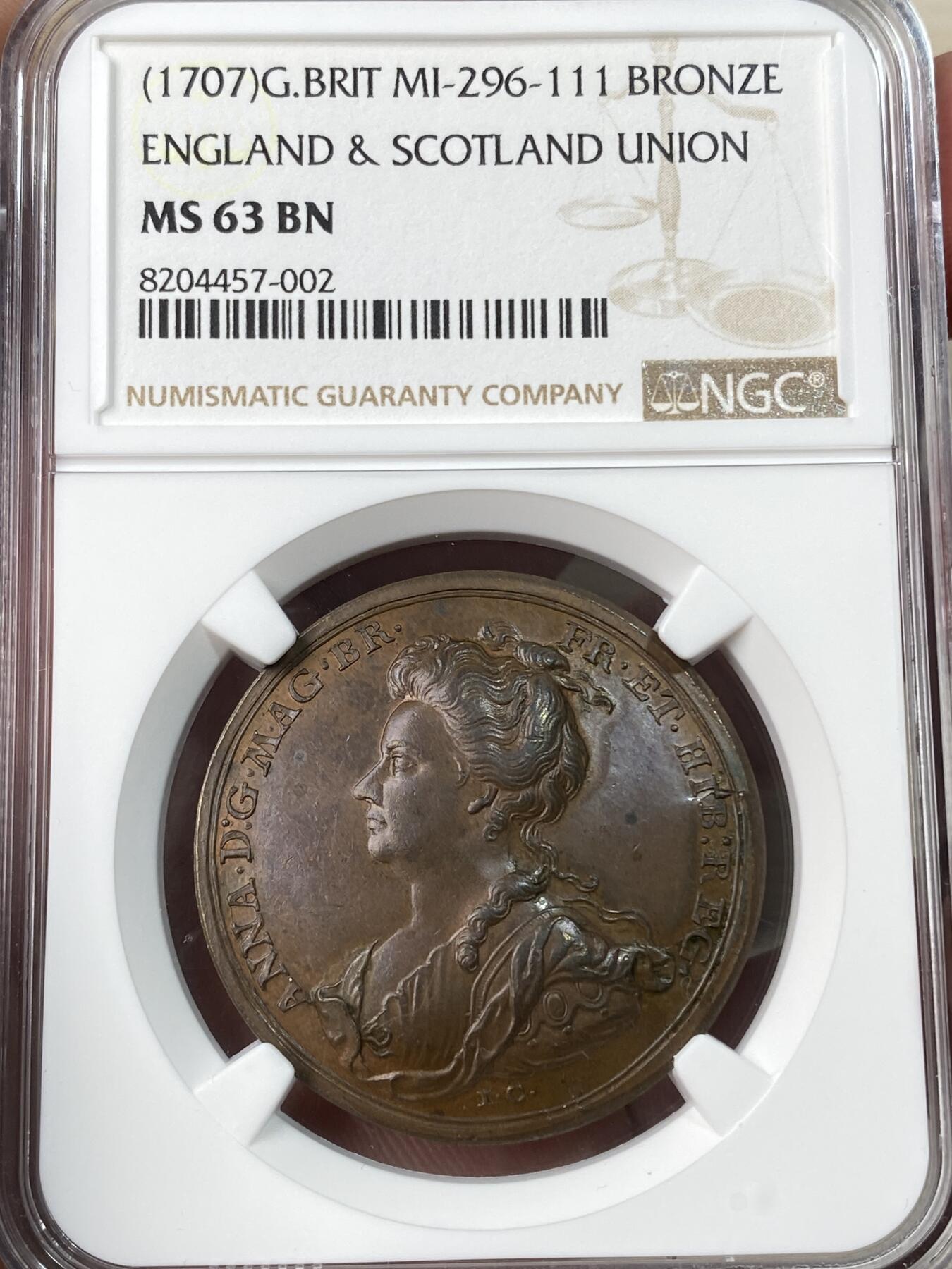 万国钱币拍卖第054期 NGC MS63 1707年英格兰与苏格兰建立联合王国纪念铜章，正面为君主安妮女王头像，背面为皇冠和双狮图案。