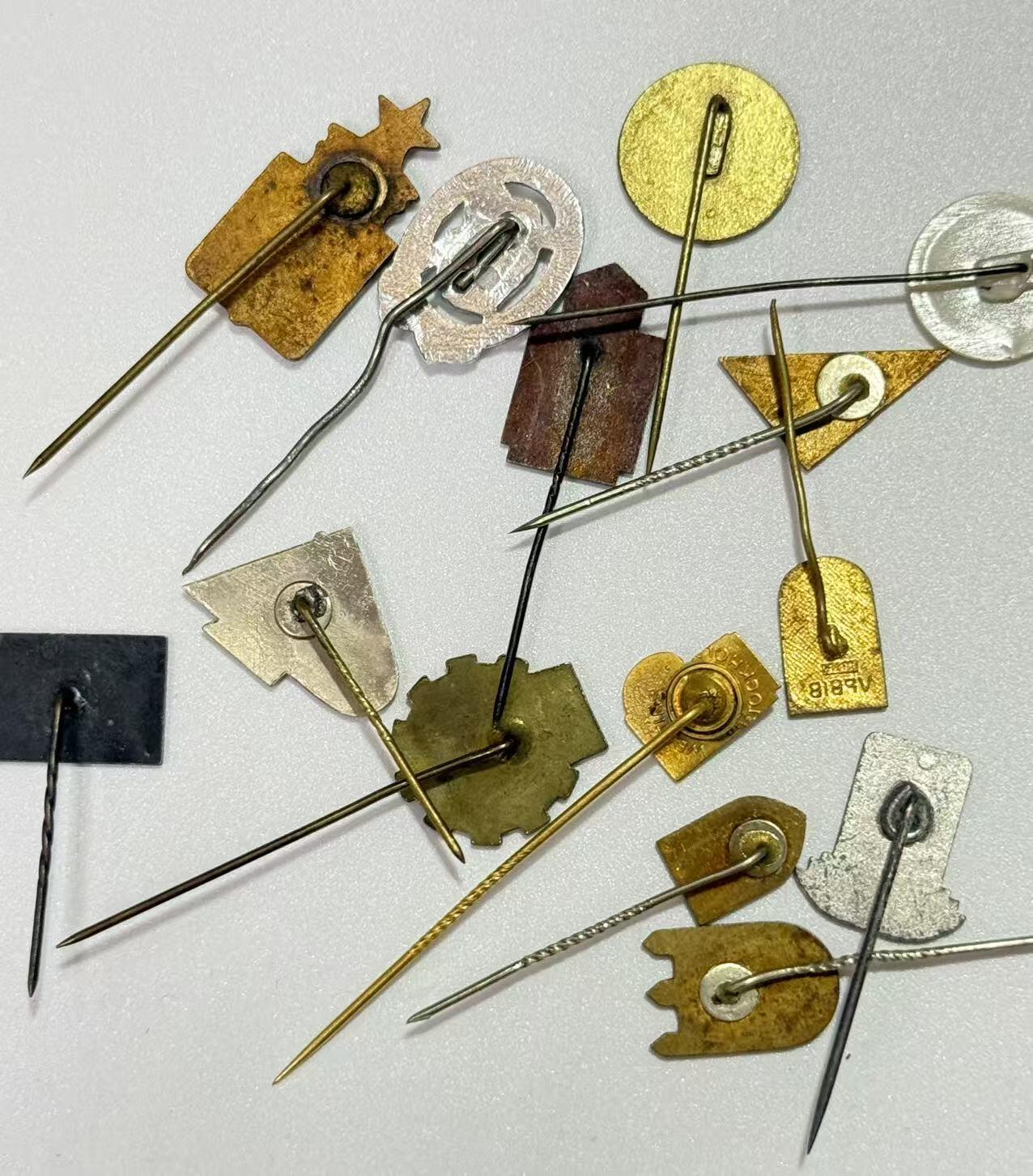 韵星假日精品2025秋季军品类拍卖会-- Rimey Holidays Boutique 2025 Autumn Militaria Sale 民主德国插针一组