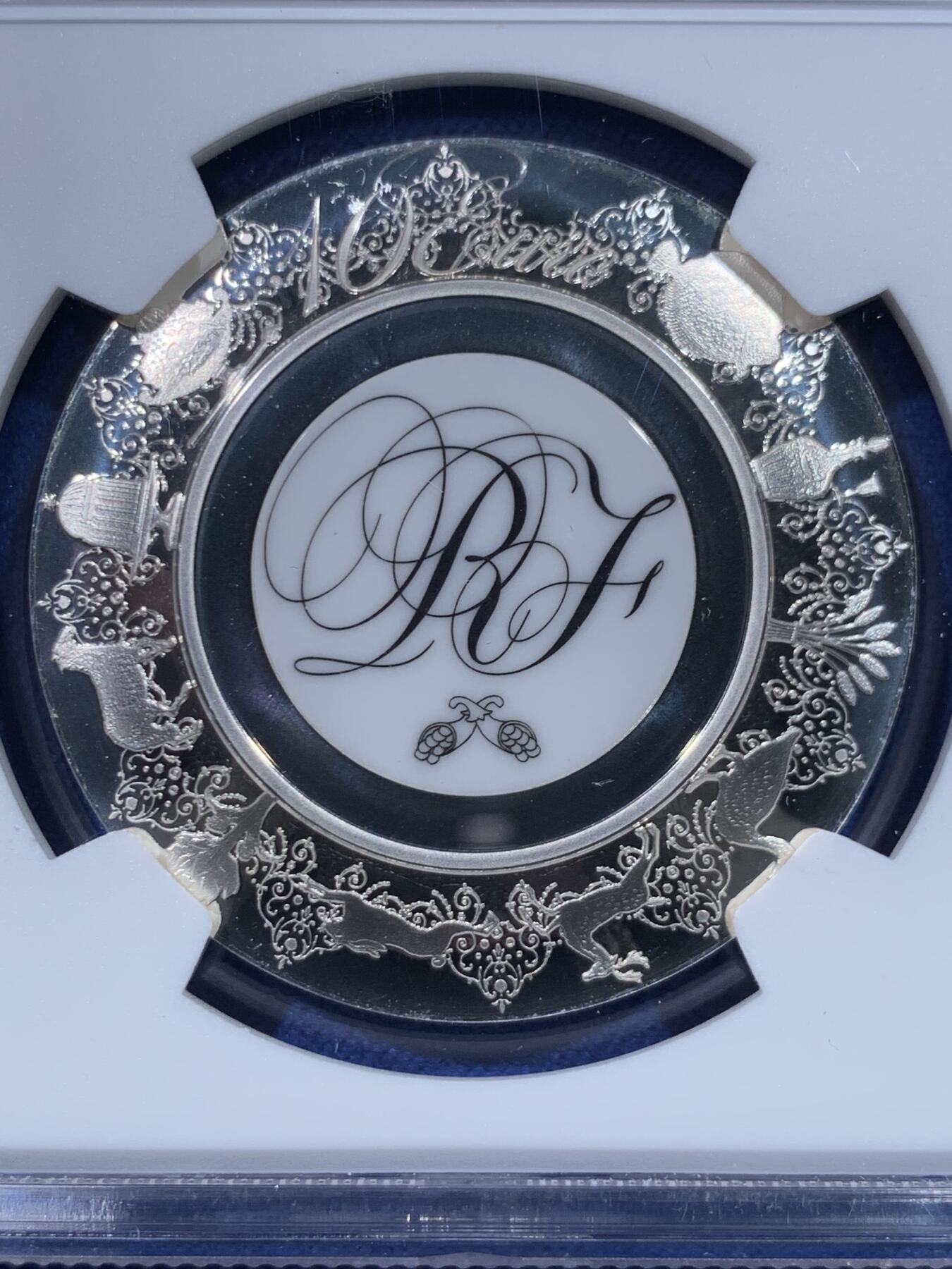 《竞宝斋》第434场 周日，周一2场连拍 （全场包邮） NGC PF69UC 法国2015年法兰西瑰宝-赛夫尔陶瓷10欧精制纪念银币（16.8克重，900银，币径37MM，限量发行5千枚，盒证齐全，袖珍银盘镶嵌陶瓷艺术品，回光流转熠熠生辉！）