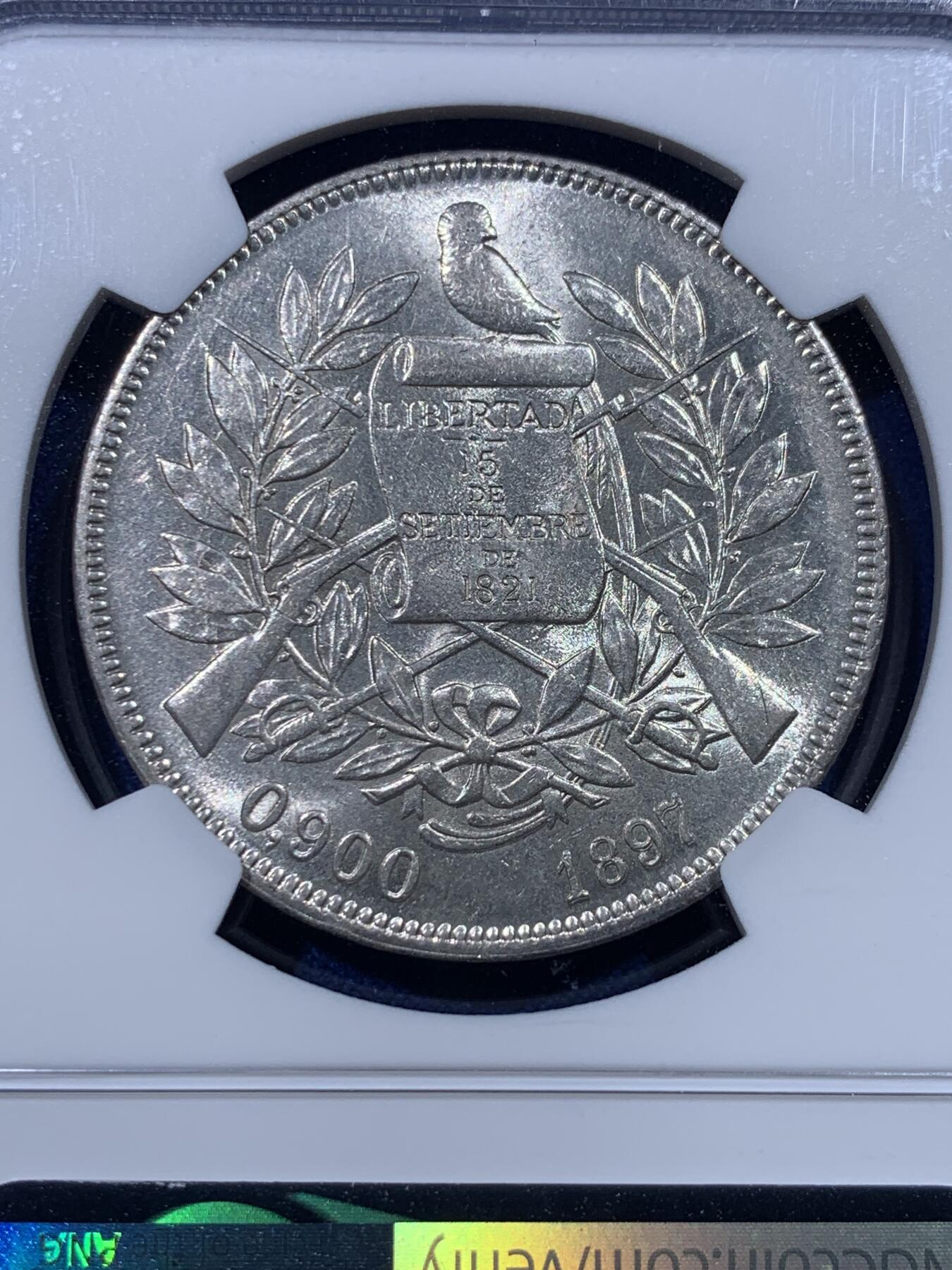 《竞宝斋》第434场 周日，周一2场连拍 （全场包邮） NGC AU58 危地马拉 1897年 坐人女神1比索银币，比1894年少见很多的关门年份，拉丁美洲热门品种，币面干净光度不错，值得收藏