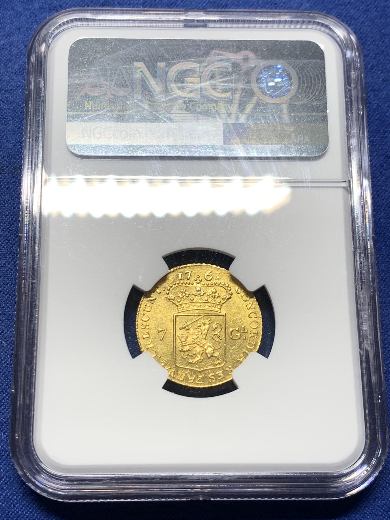 《竞宝斋》第434场 周日，周一2场连拍 （全场包邮） 最稀少的省 NGC MS62 荷兰 1761年 格罗宁根省和奥默兰登省 7盾 马剑金币 4.965克 看到100个乌特勒支大马剑也见不到一个格罗宁根，银马剑几年没见到了，金的还好，也很缺 值得收藏