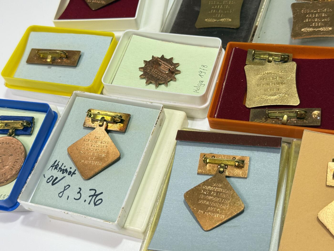 韵星假日精品2025秋季军品类拍卖会-- Rimey Holidays Boutique 2025 Autumn Militaria Sale 民主德国奖章一组带盒