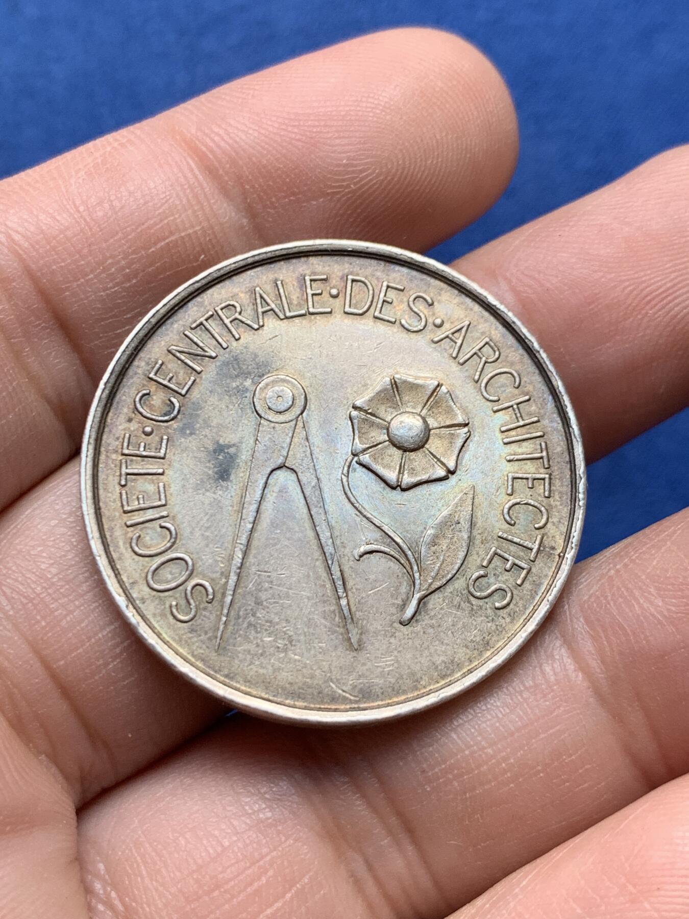 《竞宝斋》第434场 周日，周一2场连拍 （全场包邮） 法国建筑中央协会银代币 33.3mm 15.3g 丰饶角银标