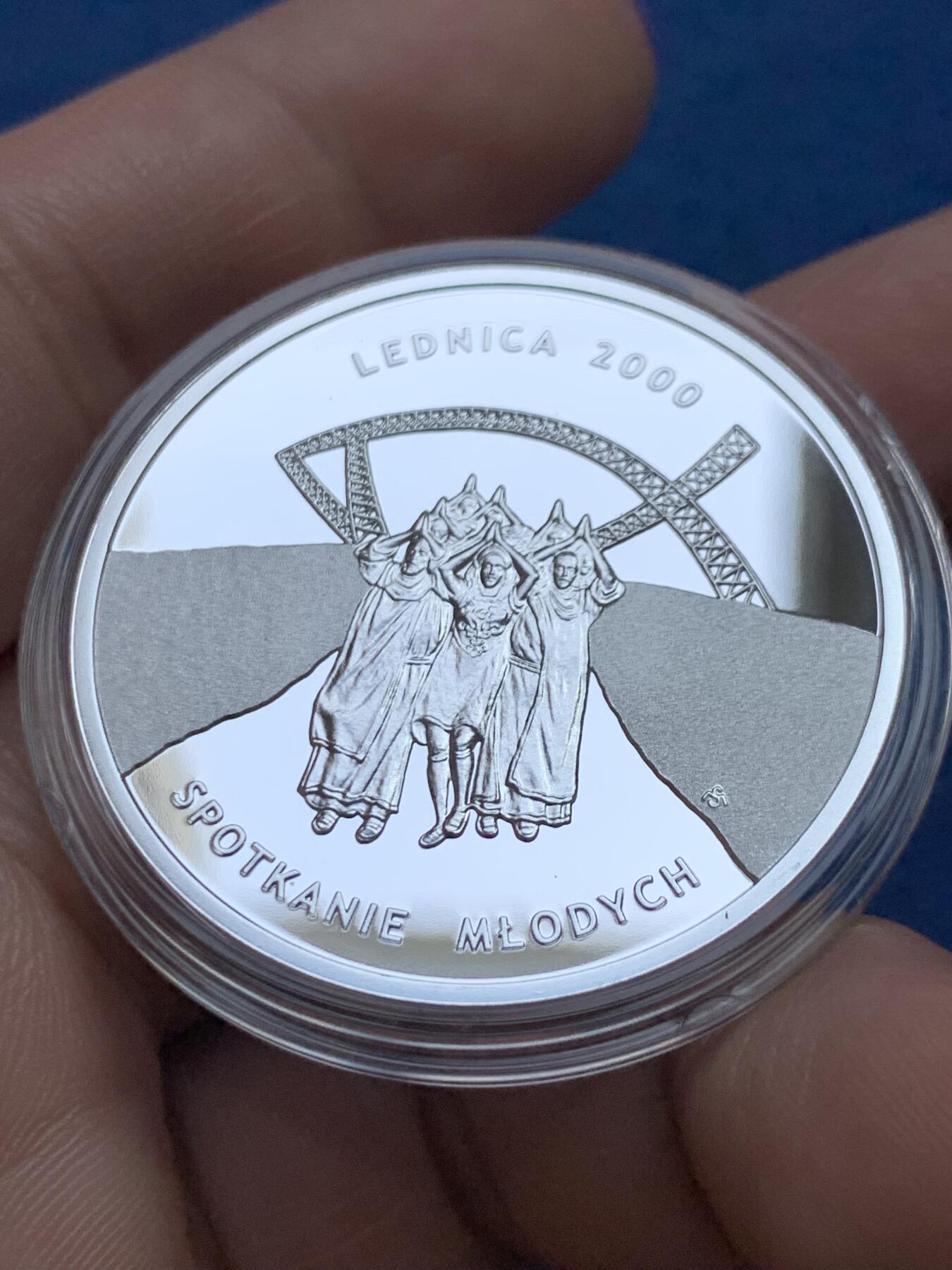 《竞宝斋》第434场 周日，周一2场连拍 （全场包邮） 喀麦隆2016年2500中非法郎彩色银币 波兰世界青年日 17.5克 999银 发行量：966 带证