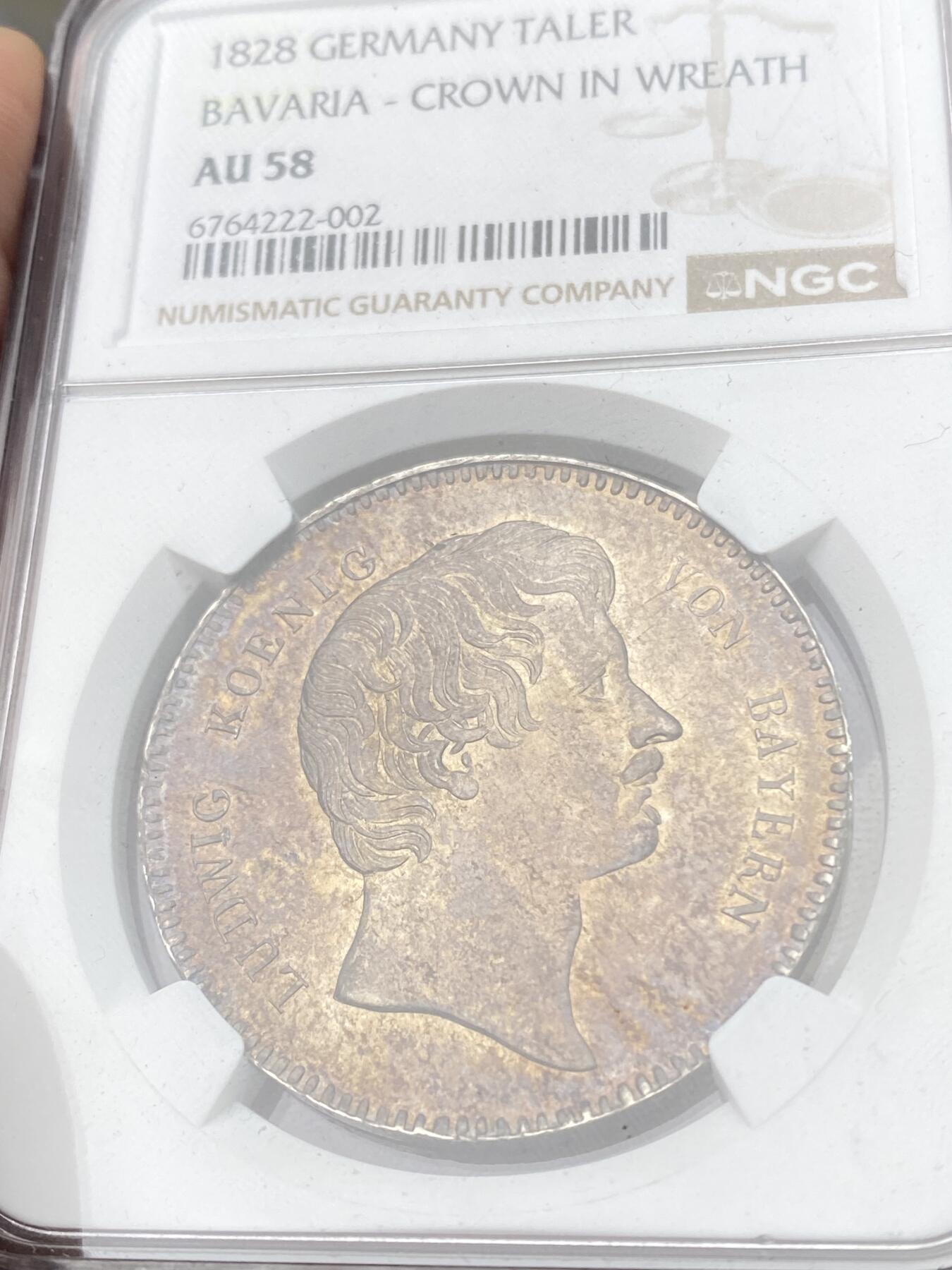 万国钱币拍卖第054期 NGC AU58 1828年德国巴伐利亚路德维希一世皇冠流通大泰勒 经典路一年轻头像早期流通版本 炫丽火烧云彩顶级包浆状态