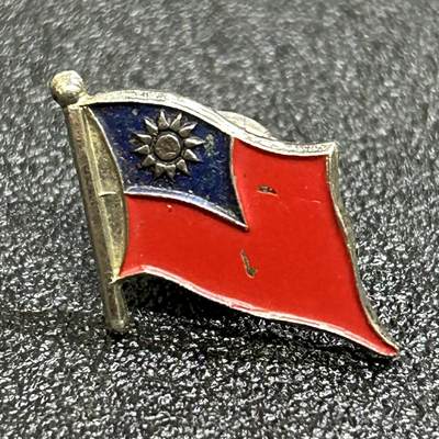 西秦中古拍卖第六十四期 - 民国国旗证章 早期版